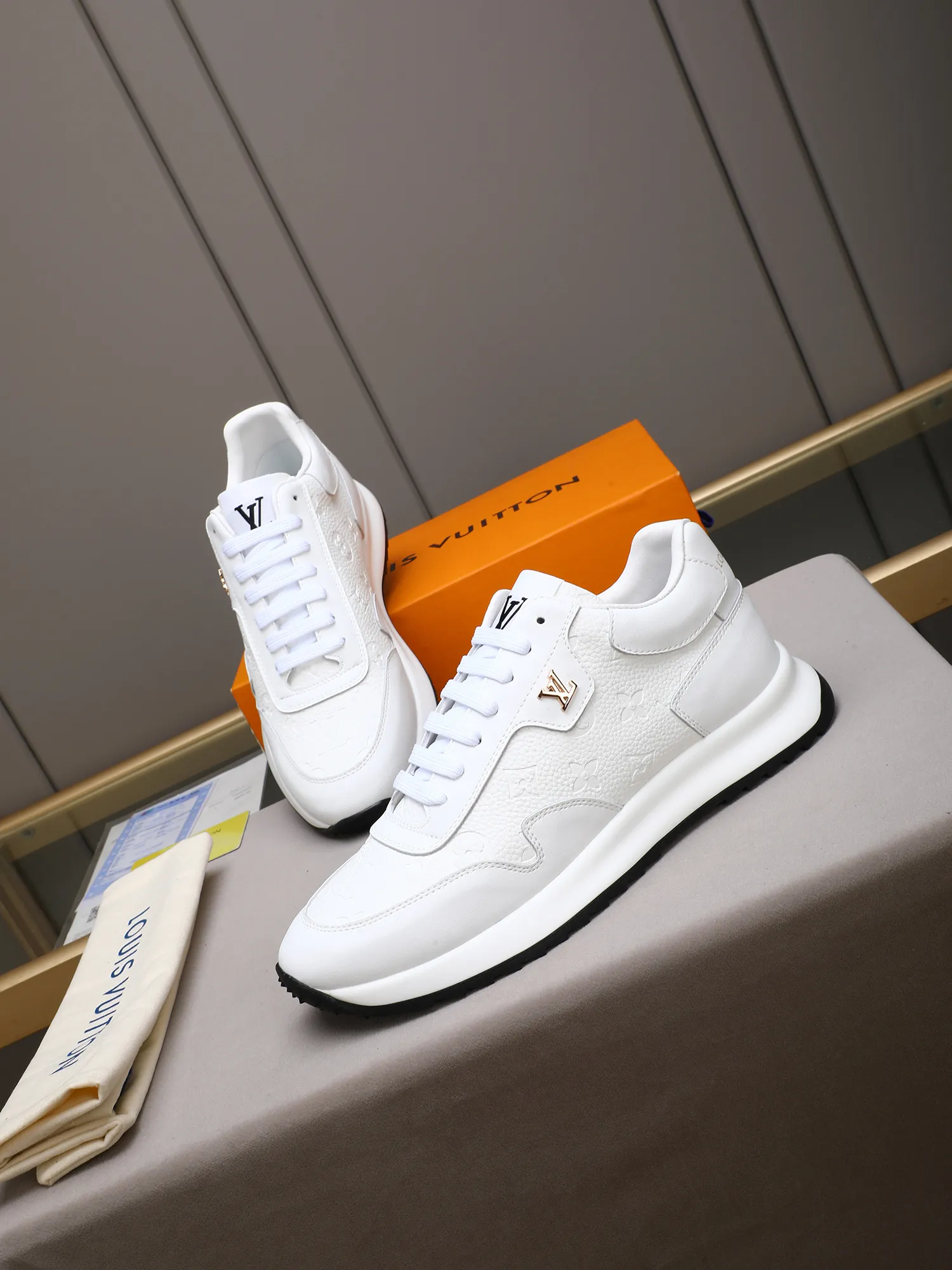 Men's shoes 💰460 [LV] Imported calfskin embossed, breathable first-layer sheep lining ✊✊Fashionable, crisp, stylish, more eye-catching and more classy. It will subvert the old idea and be a must-have for fashionistas who want to spend time with you! Must keep it for yourself! High and comfortable but low, high-end quality workmanship. 38-44 (45 customized)